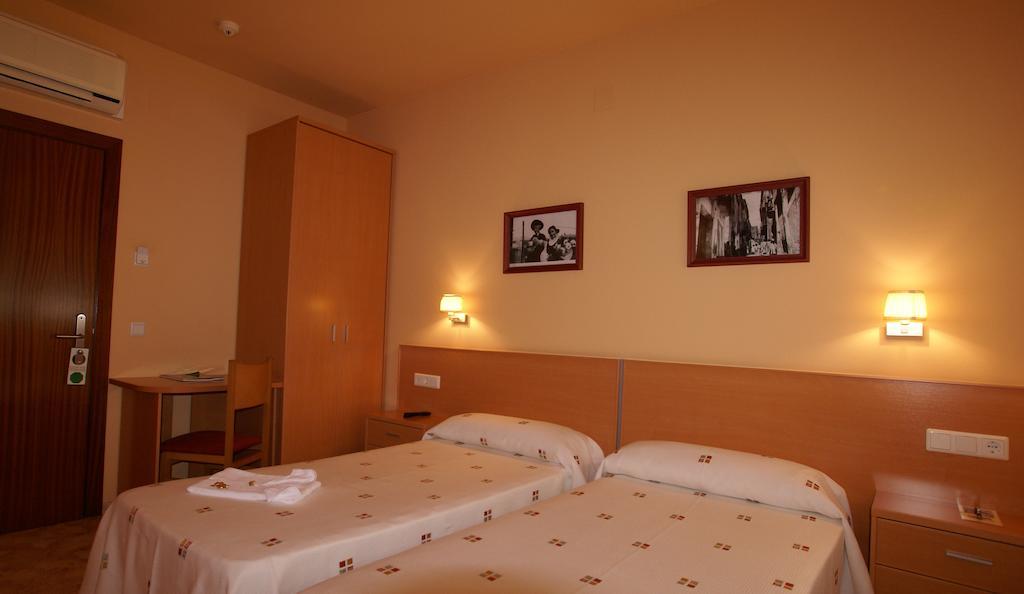 Hotel Mont-Roig Екстер'єр фото